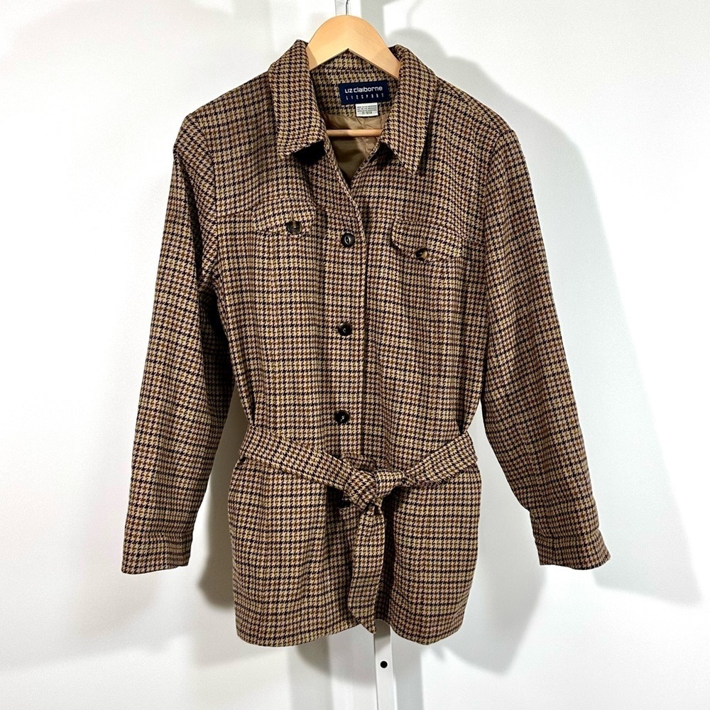 90’s Liz Claiborne LambsWool Blend Belted Jacket
Size 14 Liz sport